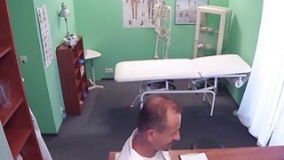 Pasien pantat besar mungil meniduri dokternya