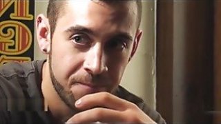 Blowjob selama pub, mengambil trans cumshot remaja dewasa