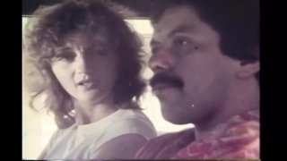 Empat Bayi Berbulu Mengambil Ayam Vintage Besar di Camper - Film Seks Kelompok Anal Lengkap