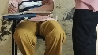 Desi Step Sister Gets Hardcore Doggy Style dari Younger Stepbrother - Cum on Tits 69