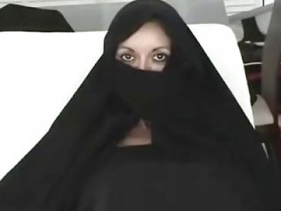Iranian Muslim Burqa Wife gives Footjob on Yankee Mans Big American Penis hard porn Porn Pic Hd