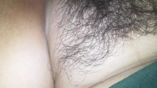 Hot Indian Bhabhi Fingered and Handjob oleh Kundan dalam video desi buatan sendiri