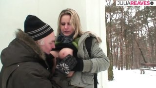 Samantha jolie pirang Jerman mengendarai ayam gemuk di salju - seks cowgirl luar ruangan dengan wanita gemuk payudara besar